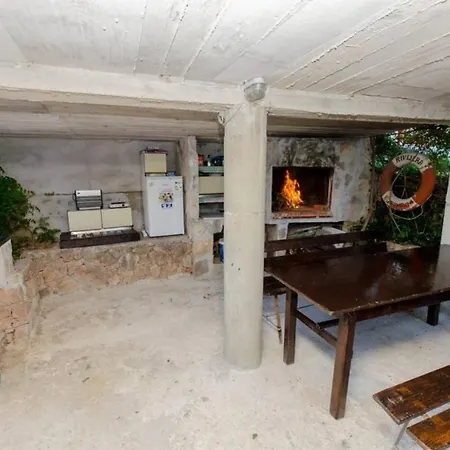Vinko - 80 M From Beach Apartmán Trogir