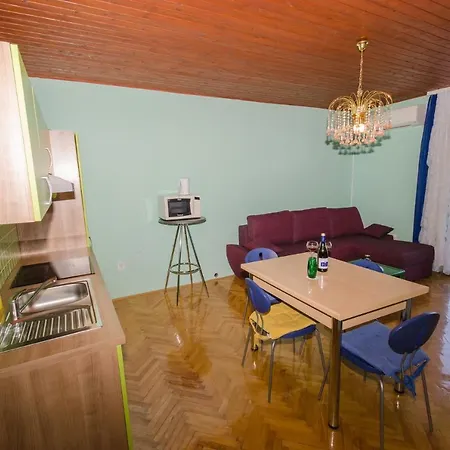Apartmán Vinko - 80 M From Beach Trogir