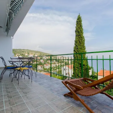 Vinko - 80 M From Beach * Trogir