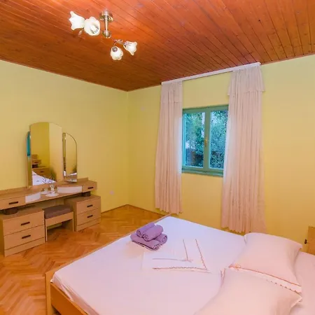 Apartmán Vinko - 80 M From Beach *